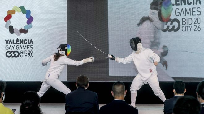 Demostración de un combate de esgrima en la presentación de València como sede de los Gay Games 2026, - Rober Solsona - Europa Press 