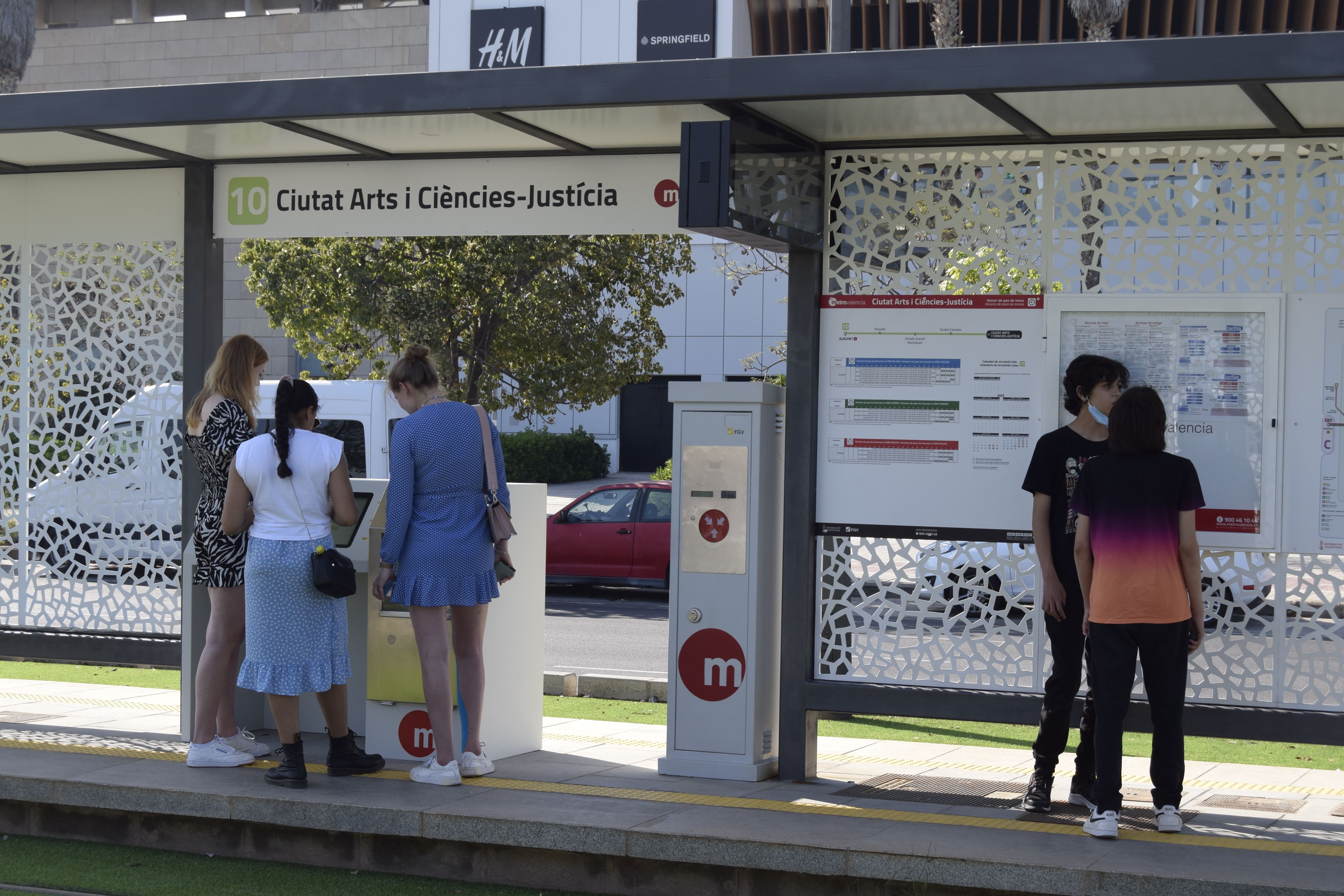 Así podrás viajar gratis en Metrovalencia y Metrobus si eres menor de 