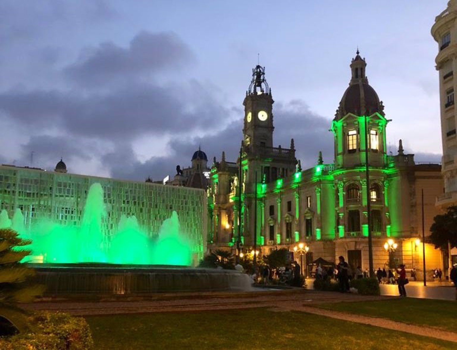 Val Ncia Ilumina De Verde Sus Edificios M S Emblem Ticos Para Celebrar   La Fuente De La Plaza Del Ayuntamiento De Vale Ncia Se Ilumina De Verde Con Motivo De La Designacio N De La Ciudad Como Capital Verde Europea 2024 