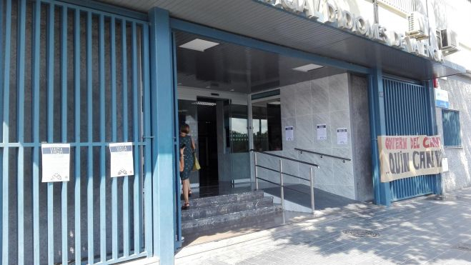 Porta d'entrada d'una Escola Oficial d'Idiomes de València Porta d'entrada d'una Escola Oficial d'Idiomes de València