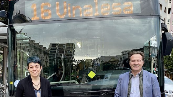 Autobús de la línea 16 con destino Vinalesa Autobús de la línea 16 con destino Vinalesa