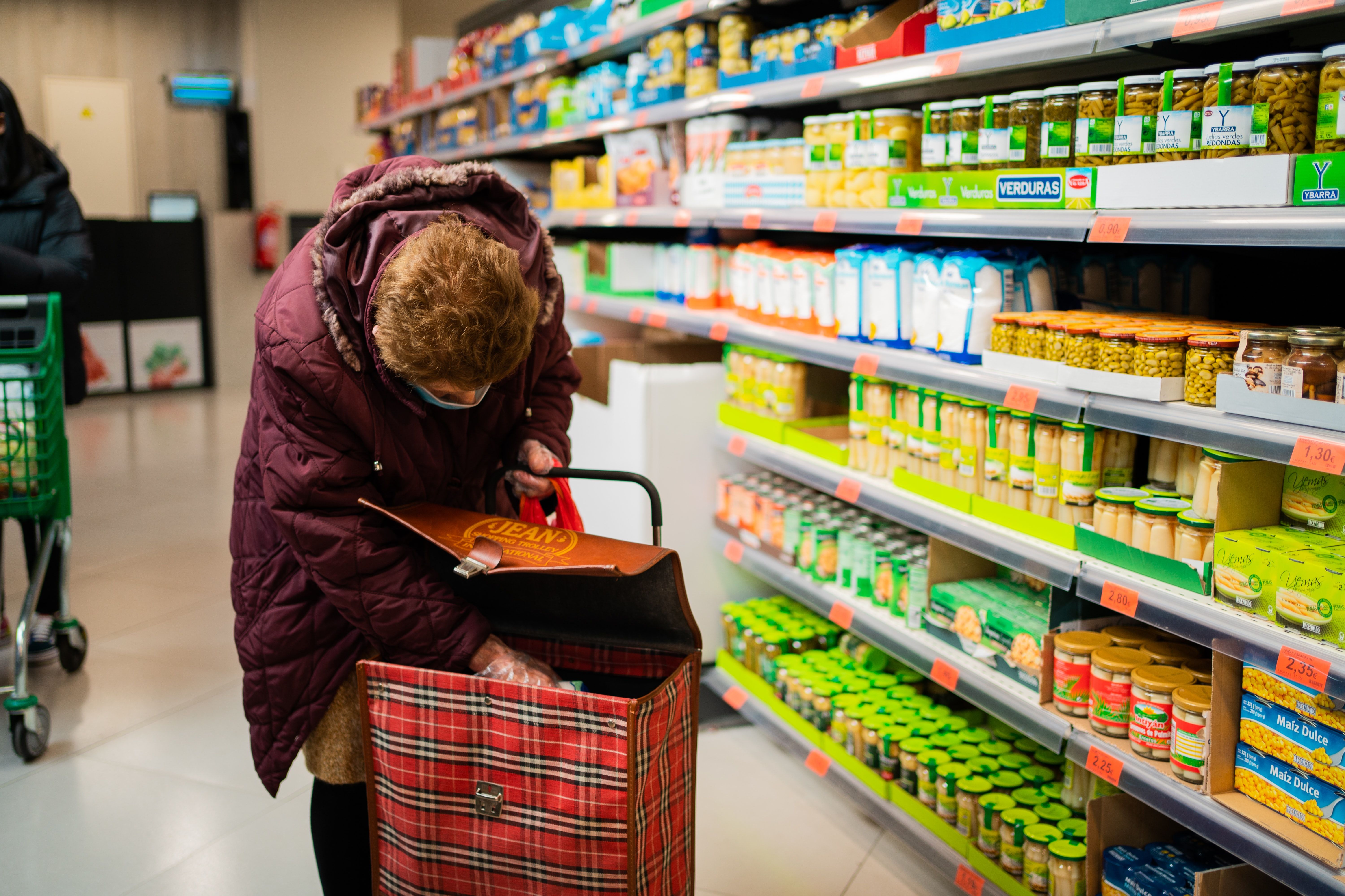 Воспользоваться почти. Продовольственная продукция. Польша супермаркет. Подорожание продуктов. Опасные товары.