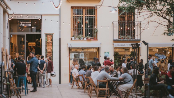 Mercat de Tapineria de València, on té lloc l'Antique Market