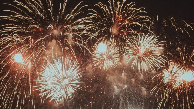 Disparo de un castillo de fuegos artificiales