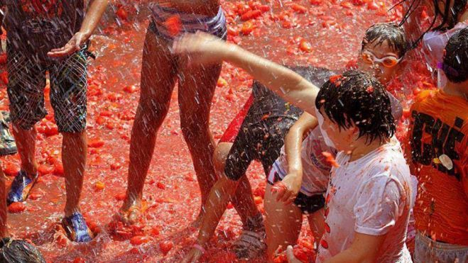 Participants en la Tomatina de Bunyol