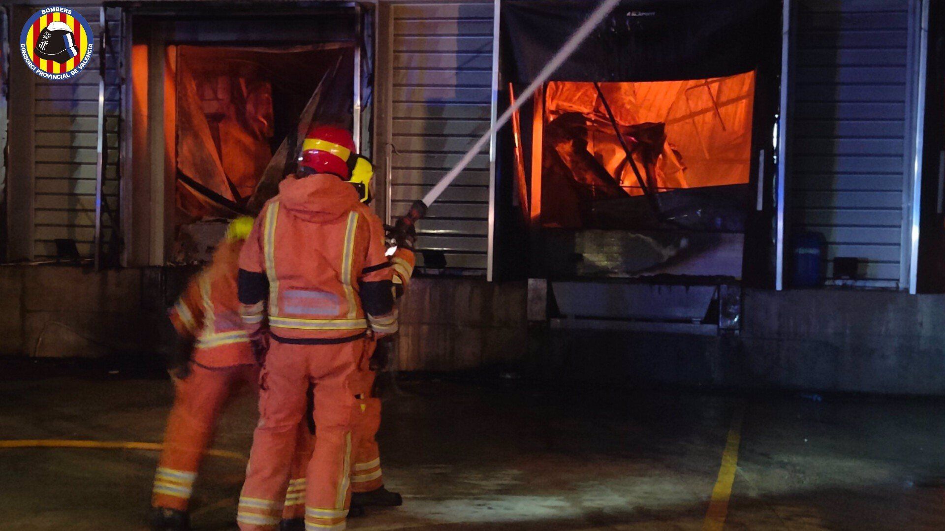 Incendio Industrial En Una Nave De Silla