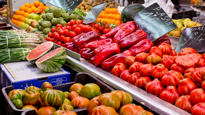 Puesto de verduras de un mercado de València