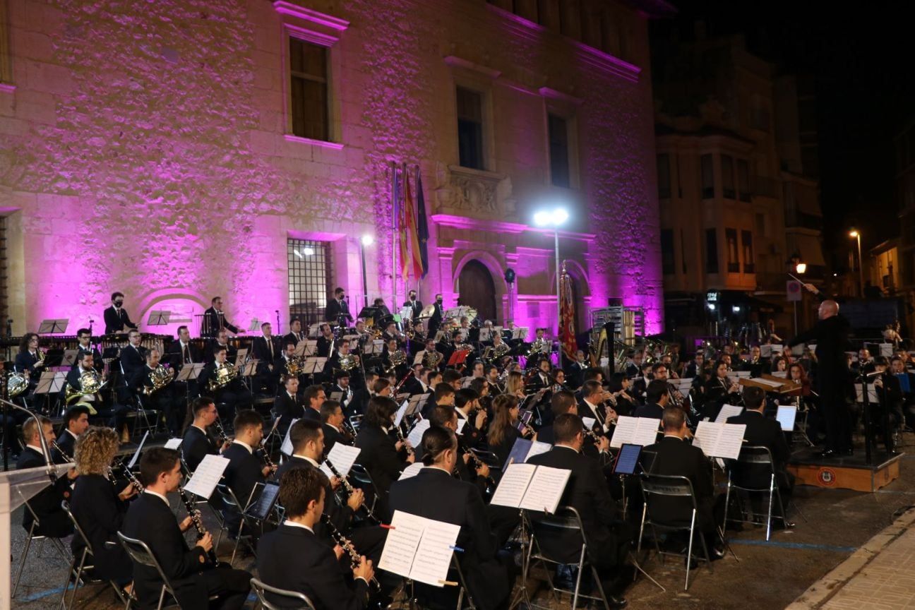 Les Dues Bandes De Llíria Celebren El Tradicional Concert De Festes 