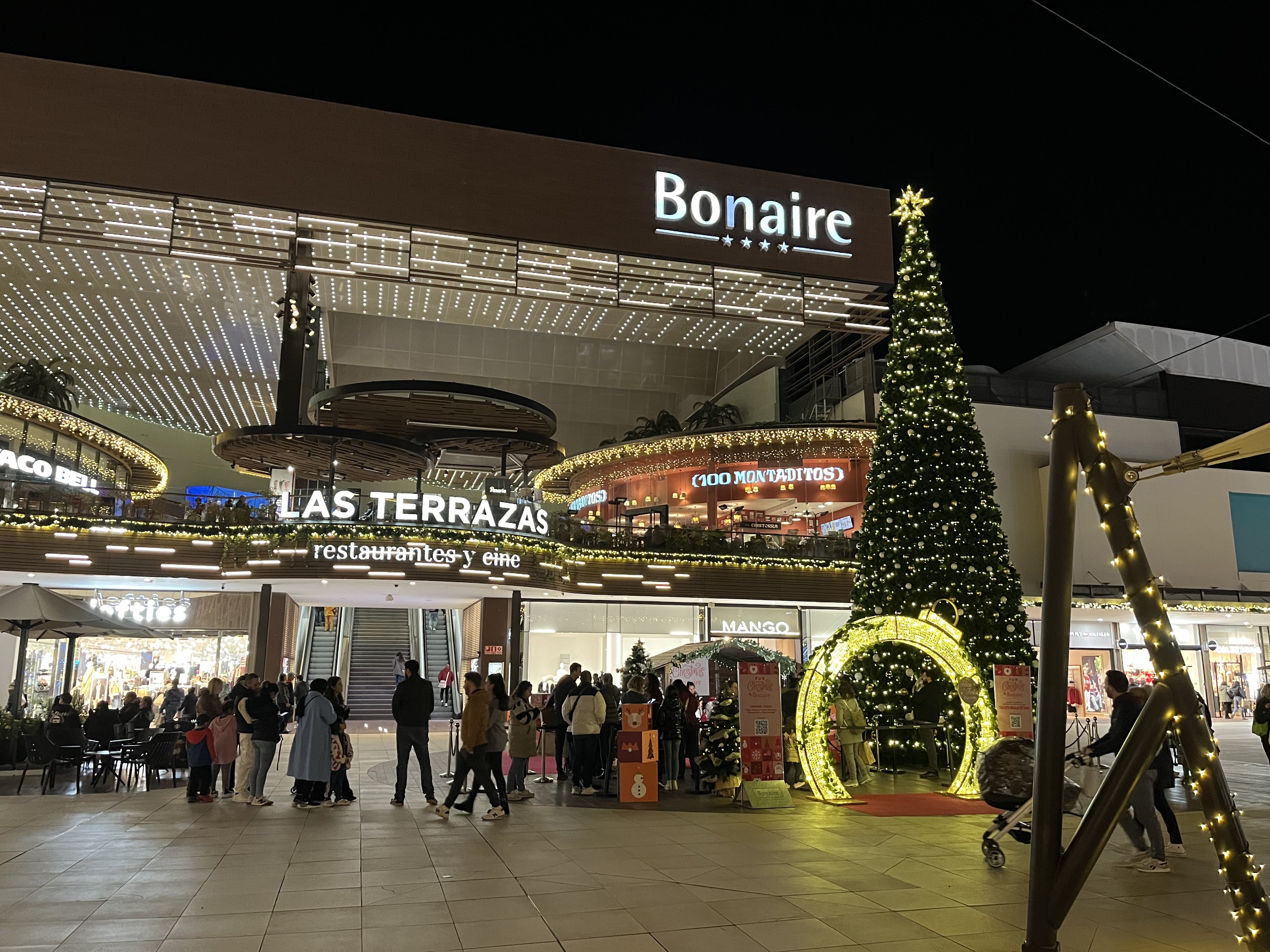 Abren las tiendas de los centros comerciales de Val ncia este