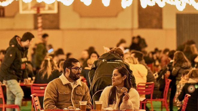 Dues persones al Valencia Christmas Market