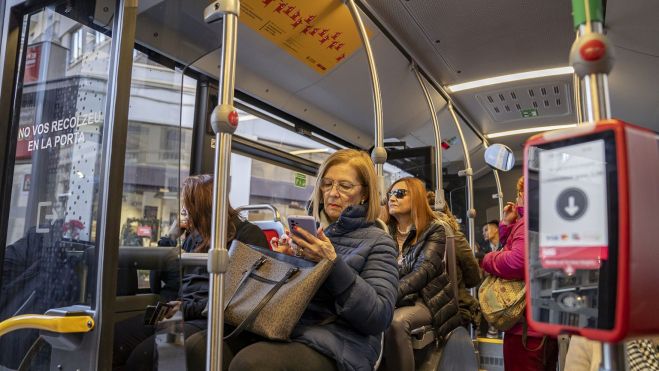 Interior de un autobús de la EMT Valencia. Imagen: Xisco Navarro