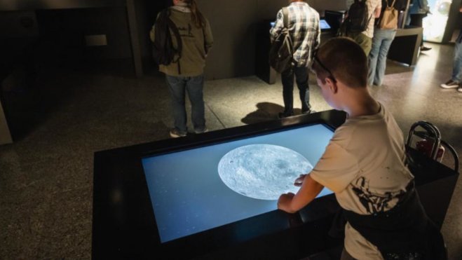 Exposición "La Luna al alcance de tus manos" en el Museu de les Ciències de Valencia