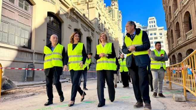 La alcaldesa María José Catalá y la consellera Salomé Pradas visitan las obras de Metrovalencia en la calle Alicante