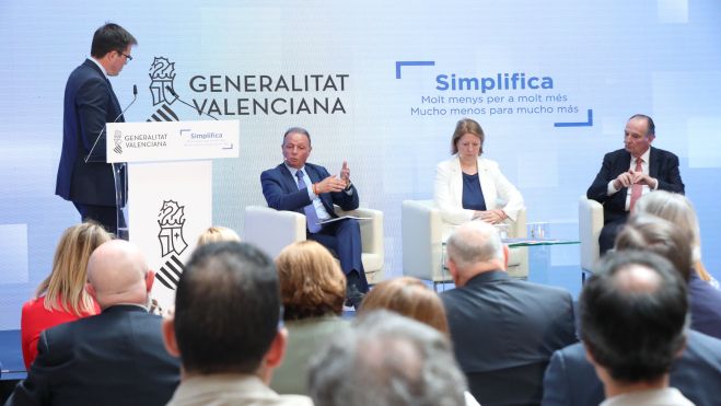 Salvador Navarro, Agnès Noguera i José Vicente Morata, durant la presentació del Pla Simplifica