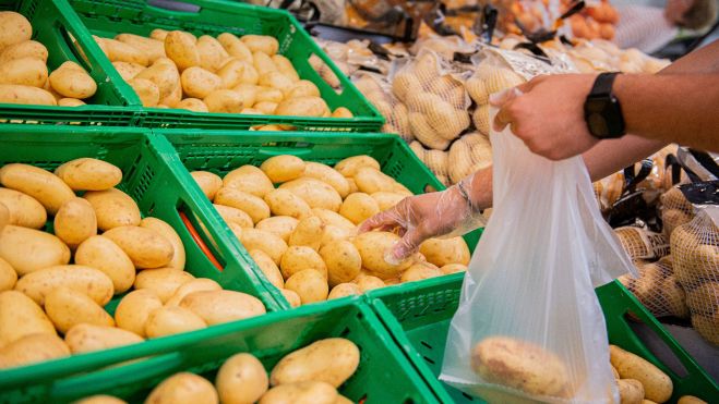 Detalle de la sección de Fruta y Verdura de un supermercado Mercadona 