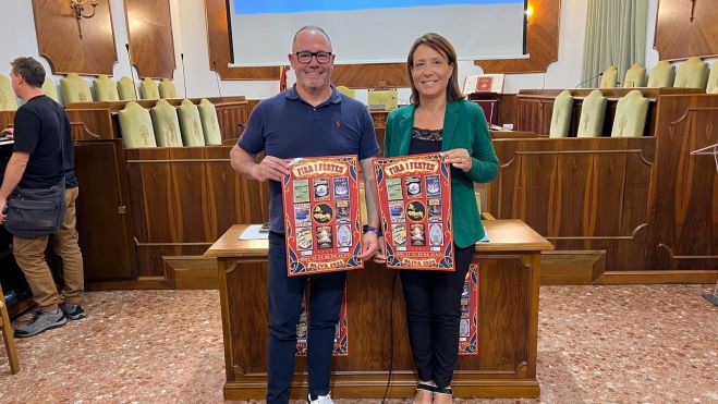 El regidor de Festes d'Oliva, Álvaro Sánchez, i l'alcaldessa d'Oliva Yolanda Pastor