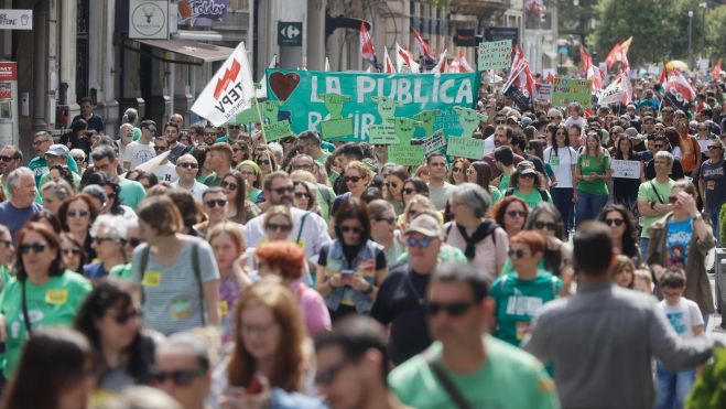 Manifestació a València durant la jornada de vaga en Educació del 23 de maig. Imatge de Rober Solsona