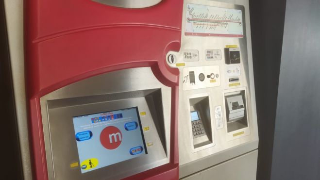 Màquina d'autovenda de Metrovalencia amb les millores