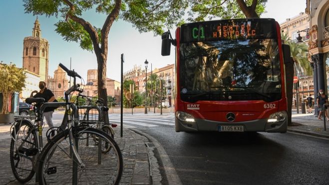 Un autobús de la línea C1 de la EMT València