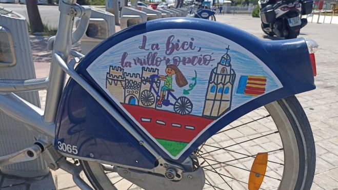 Bicicletes Valenbici en un aparcabicis de València