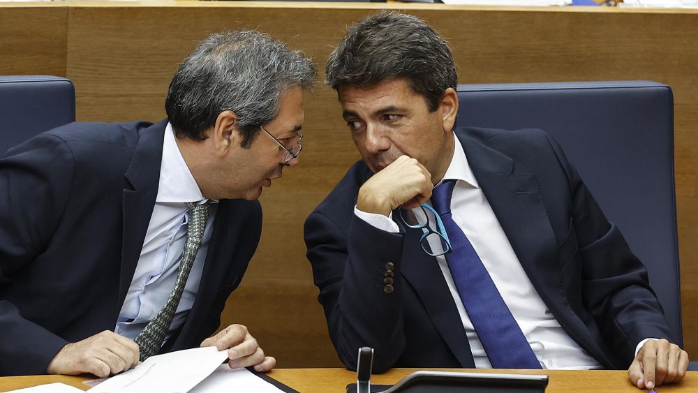 El vicepresidente de la Generalitat y conseller de Cultura y Deporte, Vicente Barrera, y el president de la Generalitat, Carlos Mazón. Foto de Rober Solsona