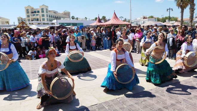 Actuació en la fira medieval del marítim de València / Foto: Agrupación de Moros y Cristianos del Marítimo de Valencia 