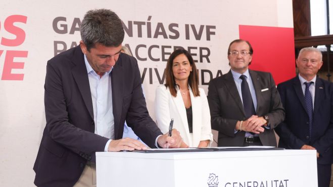 El president Carlos Mazón firma el programa d'avals de vivenda