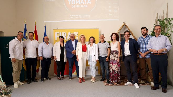 Asistentes a la presentación de la Feria del Tomate de Meliana