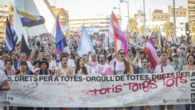 Manifestación del Orgullo organizada por Lambda en 2023. Imagen: María Díez 