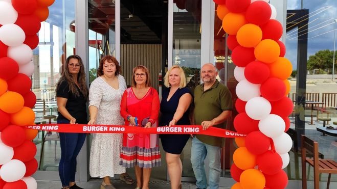 Les autoritats de Picassent durant la inauguració del Burger King