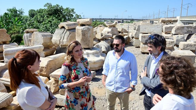 Visita de la alcaldesa María José Catalá a los restos de monumento a Sorolla en San Isidro