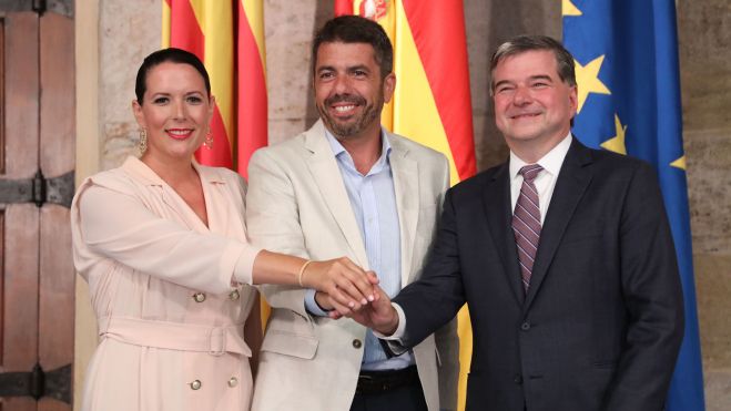 El president de la Generalitat, Carlos Mazón con representantes de Edwards Lifesciences