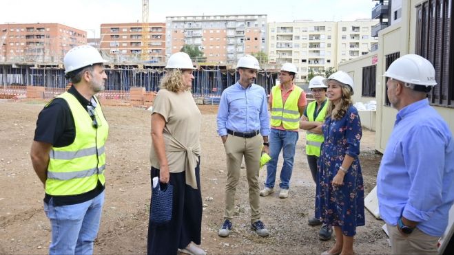 Visita de la concejala Julia Climent a las obras del nuevo colegio