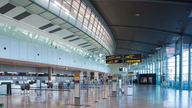 Interior del aeropuerto de València