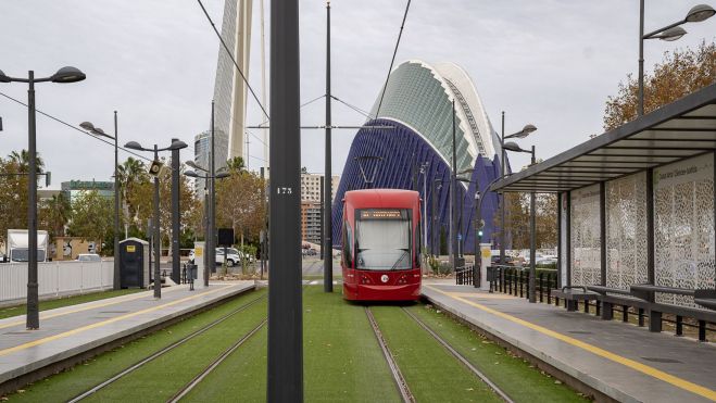 Un tranvía de la Línea 10 de Metrovalencia. Imagen: Xisco Navarro