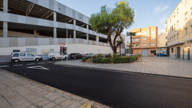 Plaça prop de la botiga de Mercadona en Tavernes de la Valldigna