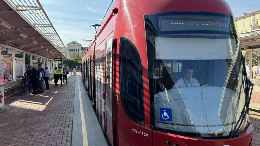 Un tren de Metrovalencia