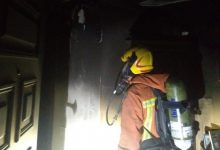 Cuatro personas resultan heridas por inhalación de humo en el incendio de una vivienda en València