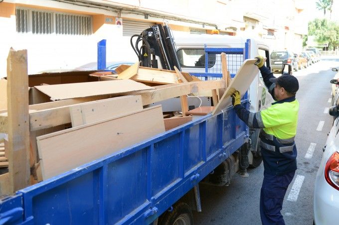 Download Recollida de mobles de platja Free HD Recollida De Mobles De Platja